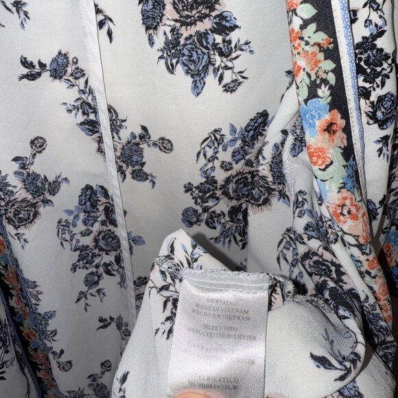 Lily White Floral Kimono Robe L/XL - Lightweight & Comfortable - Picture 5 of 7